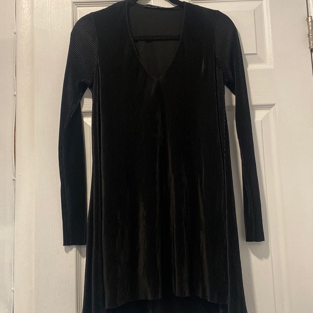 Long sleeved ribbed Zara dress, perfect for work or dinner!